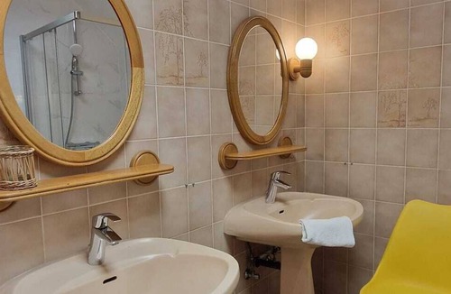 Hettange-Grande Villa | Premium Room 6 London