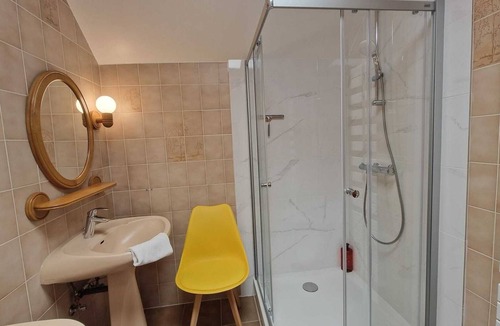 Hettange-Grande Villa | Premium Room 7 Normandie