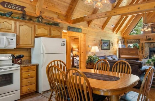 Branson Cedars Cabin | Premium Rustic Cabin Perfect Getaway, Private Hot Tub,Piano, Near Shows & Big Cedar, Jacuzzi Tub!