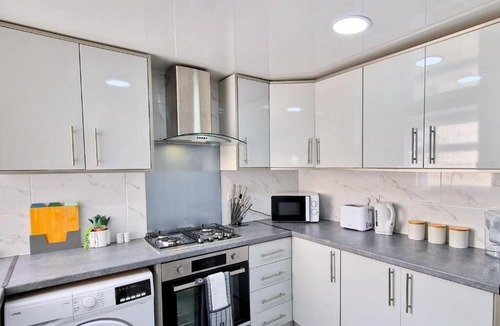 Burnley House | Premium Single room with Shared Bathroom Room 3