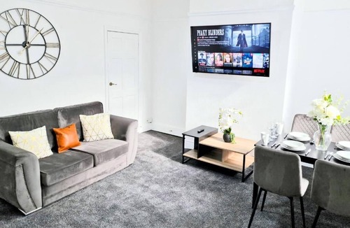 Burnley House | Premium Single room with Shared Bathroom Room 3