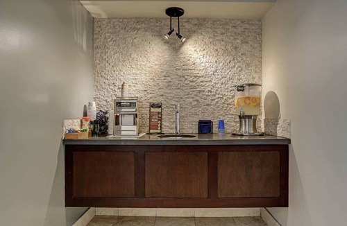 Uptown Apartment | Premium Stay Galleria Area | 2 BR & BA | 204