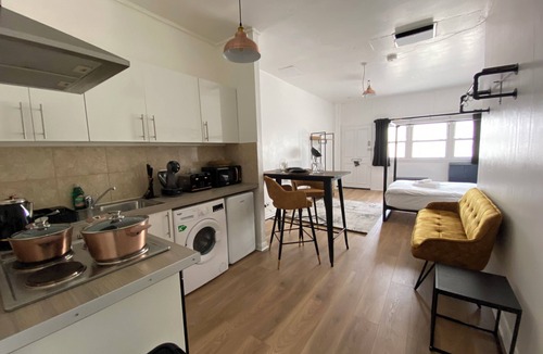 Elephant and Castle Apartment | Premium studio Flat in zone 1