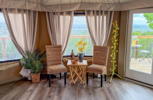 Oatmeal Cabin | Premium Suite 4 - Safari Tent - Outdoor Soaking Tub