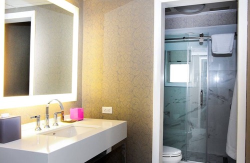 Kalorama Heights Hotel | Premium Suite Stay Near Embassy Row – Walkable to Dupont Circle! Gym Access!