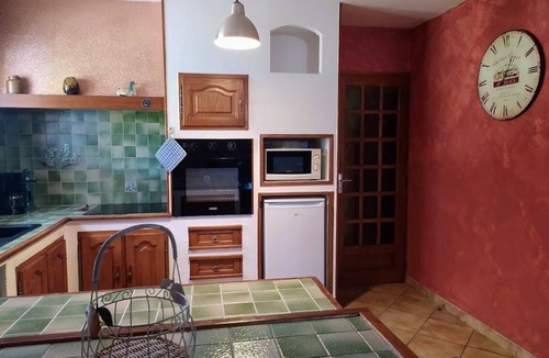Uzes Cottage | preserved and wooded, nature and Zen for this villa with secure pool