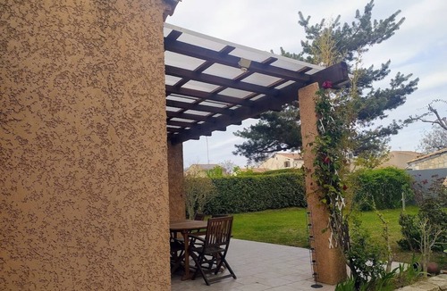 Uzes Cottage | preserved and wooded, nature and Zen for this villa with secure pool