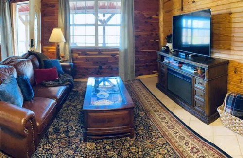 Eureka Springs Apartment | Presidential Barndominium at the Stable at Bear Mountain