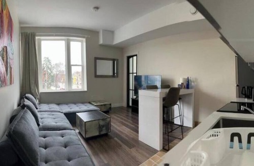 Oshawa Apartment | Presidential Suite