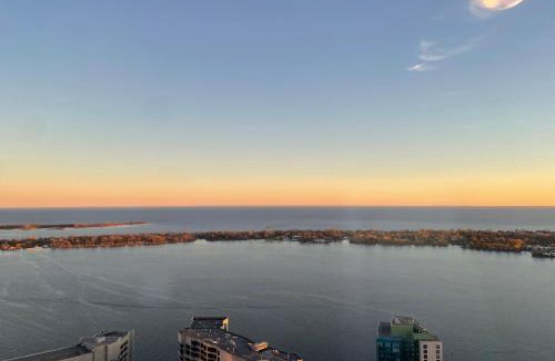 Downtown Toronto Apartment | Presidential Suite Heart of Downtown with Stunning View