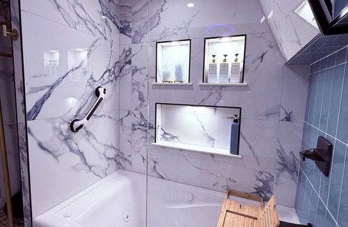 Paterson Apartment | Presidential Suite Inspired Apt 35-mins from NYC