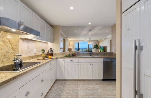 Kahuku Condo | Presidential Suite Luxury Beachfront Turtle Bay Ocean Villa Beach & pool