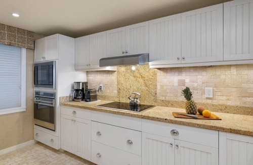 Kahuku Condo | Presidential Suite Luxury Beachfront Turtle Bay Ocean Villa Beach & pool