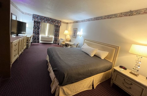 Presque Isle Hotel | Presque Isle Inn & Convention Center