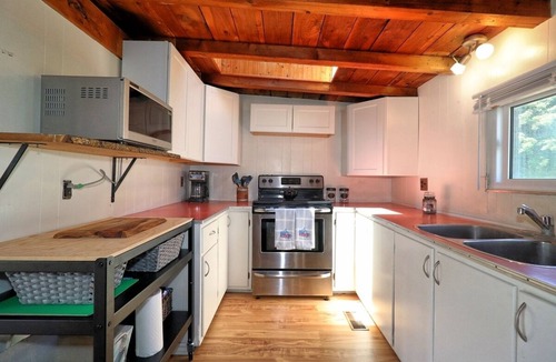 Brighton Cottage | Presqu’ile BeachHouse Cottage on Presqu'ile Beach
