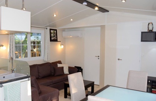 Saint-Privat-de-Champclos Cottage | Prestigious cottage on a nature estate A04