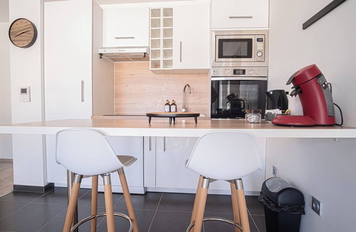 Hincmar Apartment | Prestige Apartment & Cathedral View