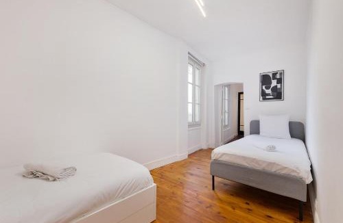 Meaux Apartment | Prestige Cathedral Renovated T3 Downtown