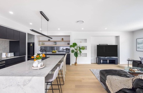 Rochedale House | Prestige & Elegance 5BR House w/Pool @Rochedale