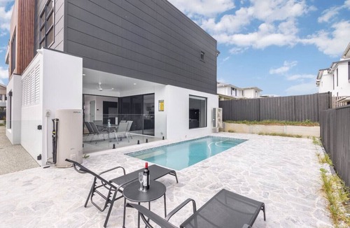 Rochedale House | Prestige & Elegance 5BR House w/Pool @Rochedale