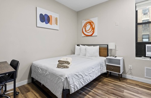 Manhattan Valley Apartment | Prestige Front View Room 2 Hotel 99