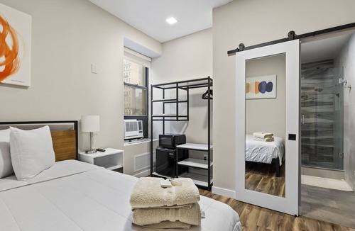 Manhattan Valley Apartment | Prestige Front View Room 2 Hotel 99