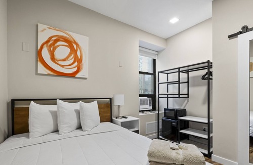 Manhattan Valley Apartment | Prestige Front View Room 2 Hotel 99