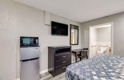 US 290 Hotel | Prestige Inn