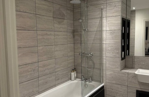 Thames Apartment | Prestige Luxury Apartments!