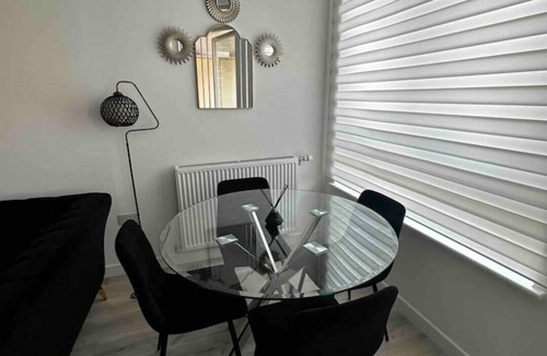 Thames Apartment | Prestige Luxury Apartments!