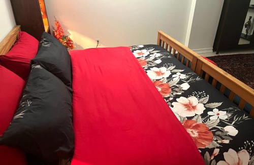 Newmarket Apartment | Prestige Pet friendly Private Suite with Free Parking