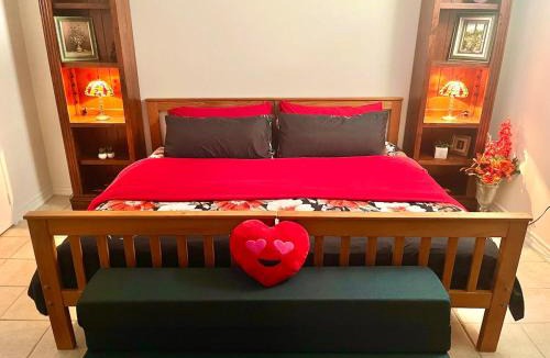 Newmarket Apartment | Prestige Pet friendly Private Suite with Free Parking
