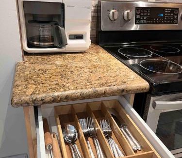 Newmarket Apartment | Prestige Pet friendly Private Suite with Free Parking