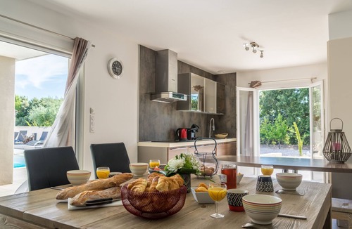 Plaissan Villa | Prestige villa la SERANNE 170 m2, 8 pers, with swimming pool (Occitanie)