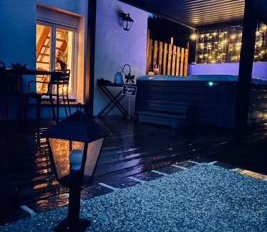 Pamfou House | PrestigeLodgesFontainebleau, Maison polynésienne & jacuzzi privé