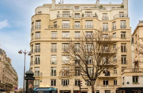 Faubourg-du-Roule Apartment | PRESTIGIOUS 7TH FLOOR LUXURY APARTMENT WITH BREATHTAKING EIFFEL VIEWS