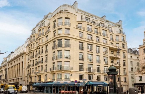 Faubourg-du-Roule Apartment | PRESTIGIOUS 7TH FLOOR LUXURY APARTMENT WITH BREATHTAKING EIFFEL VIEWS