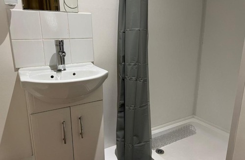 Yeovil House | PRESTON ROOM LET 8