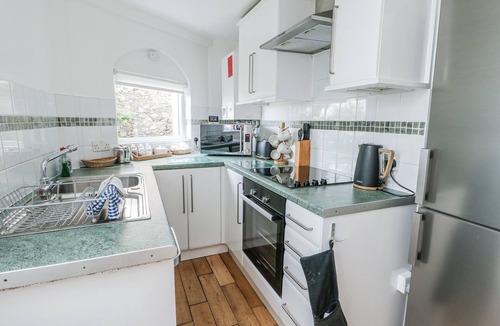 Bont Newydd Cottage | PRESWYLFA APARTMENT, pet friendly, with a garden in Caernarfon