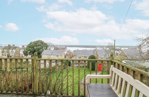 Bont Newydd Cottage | PRESWYLFA APARTMENT, pet friendly, with a garden in Caernarfon