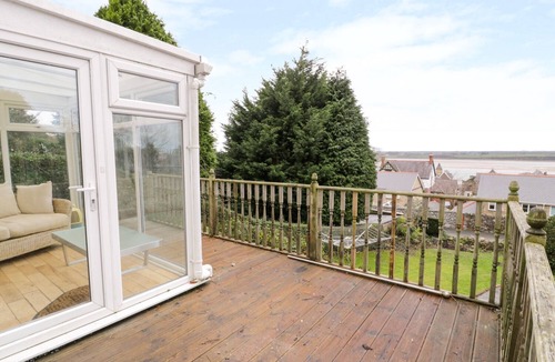 Bont Newydd Cottage | PRESWYLFA APARTMENT, pet friendly, with a garden in Caernarfon