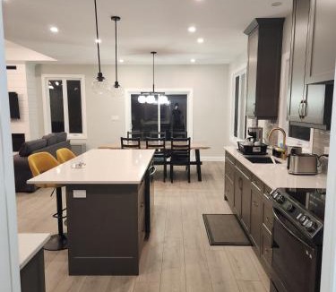 Central Huron House | Prettiest town's lake- Bungalow