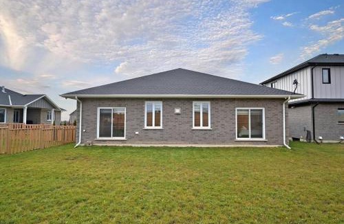 Central Huron House | Prettiest town's lake- Bungalow