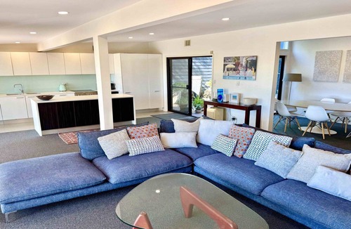 Pretty Beach Central Coast House | Pretty Beach Escape by HolidayCo.