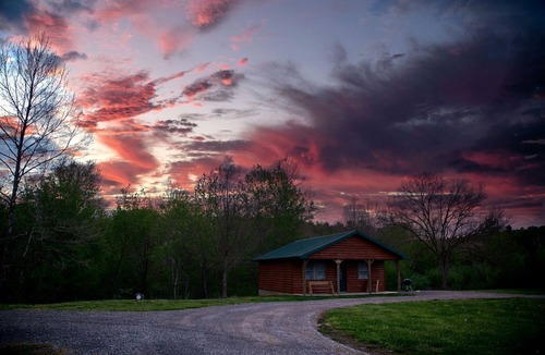 Equality Cabin | Pretty Cabin with Hot-tub in Herod, Illinois