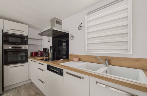 Bretignolles-sur-Mer Ski Chalet | Pretty Chalet for 6- Estate with swimming pool