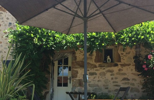 Le Lindois House | Pretty characterful cottage with large garden in the heart of the countryside.