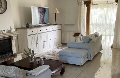 Dammartin-en-Goele Villa | Pretty chimney house