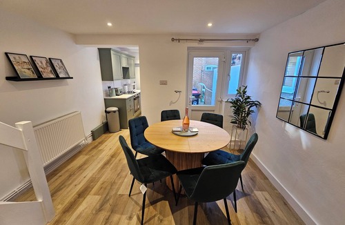 Canterbury House | Pretty City Centre Cottage