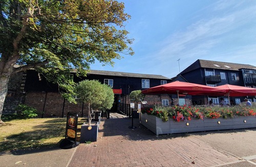 Canterbury House | Pretty City Centre Cottage